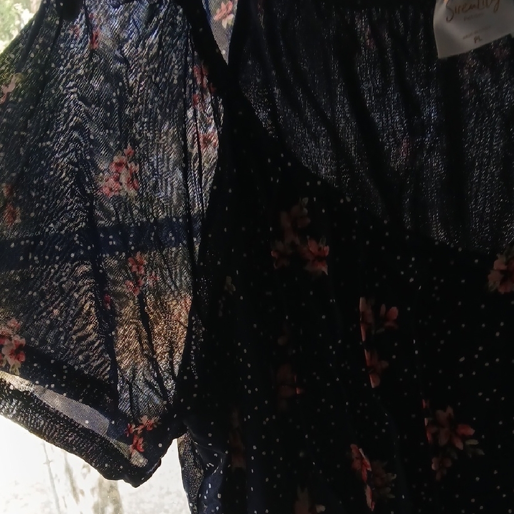 Siren Lily Navy Floral Blouse - Picture 5 of 11
